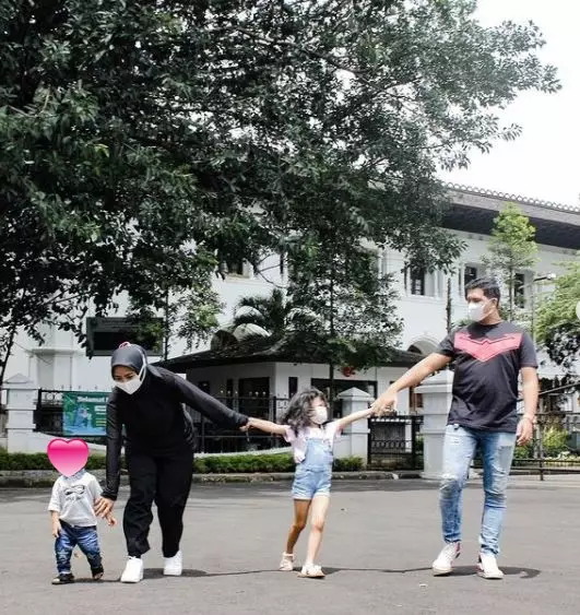 tantri liburan keluarga di bandung Berbagai sumber