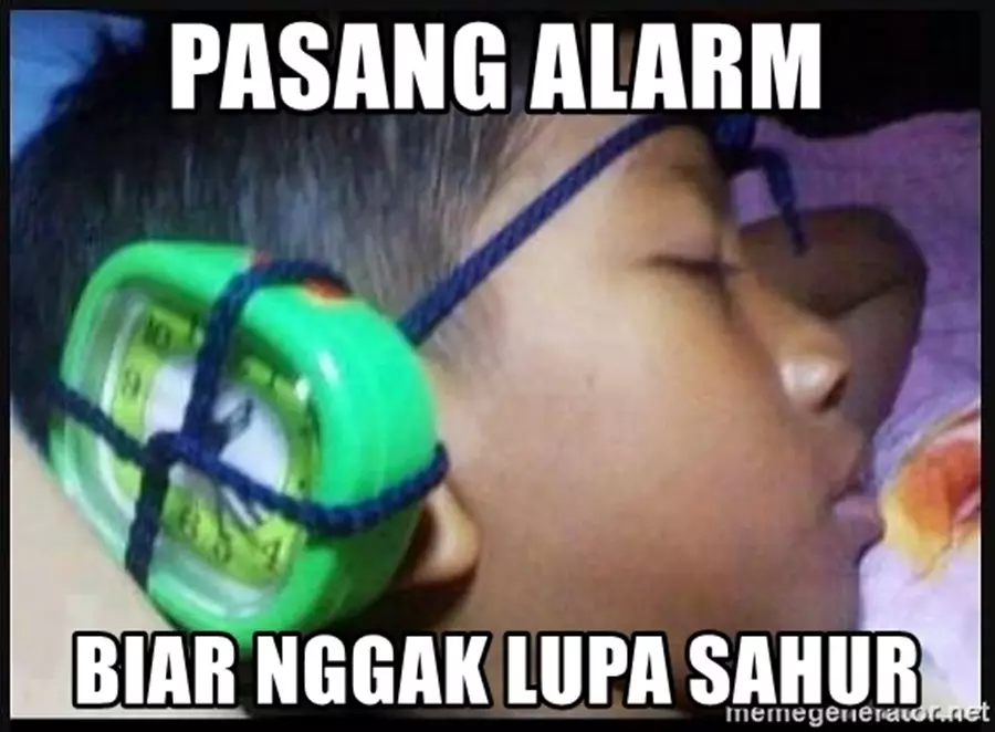 meme bangun sahur © Berbagai Sumber