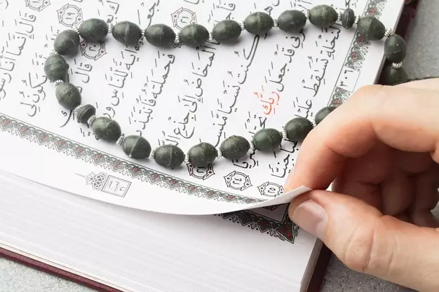 Cara belajar membaca Alquran untuk pemula © freepik.com