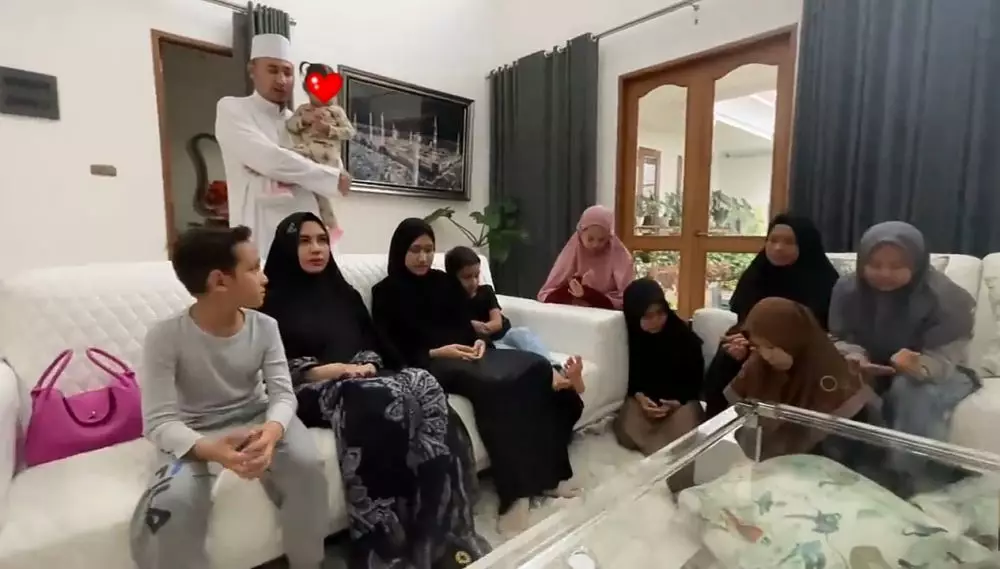 Kartika Putri dan keluarga ke Yaman © 2021 brilio.net