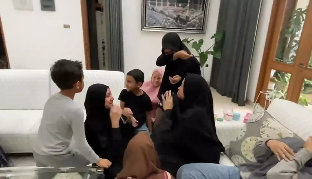 Kartika Putri dan keluarga ke Yaman © 2021 brilio.net