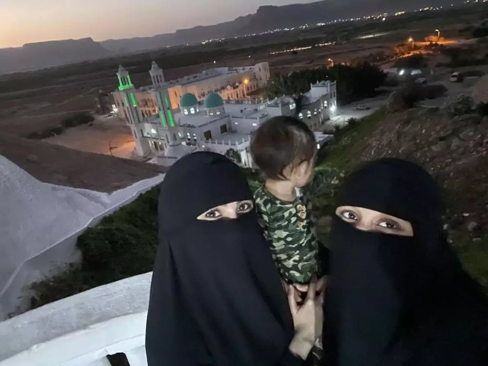 Kartika Putri dan keluarga ke Yaman © 2021 brilio.net