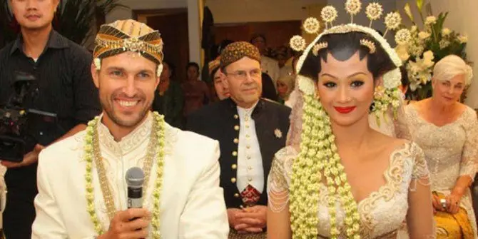 potret seleb saat menikah dengan bule © 2021 brilio.net