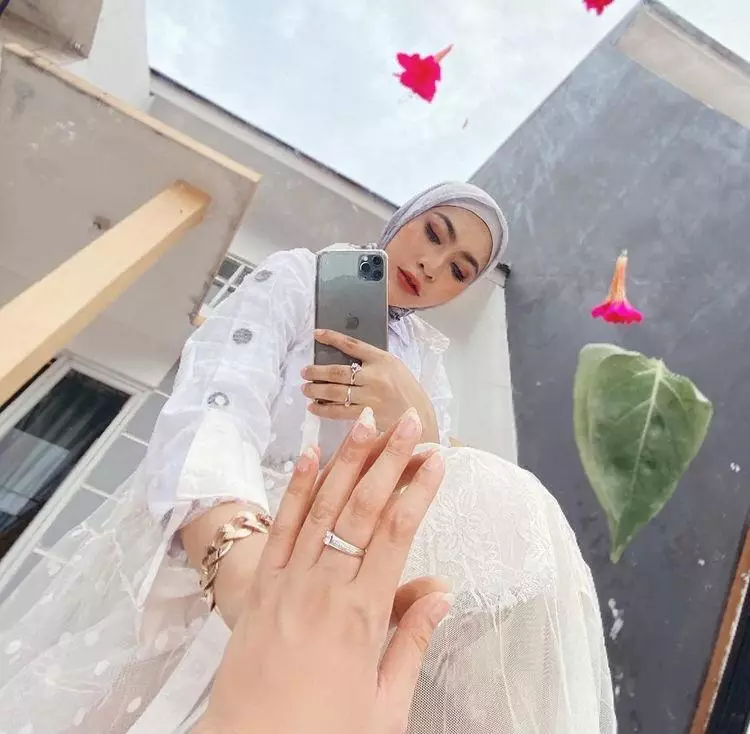 potret terbaru penyanyi Liza Aditya © Instagram/@lzadtya