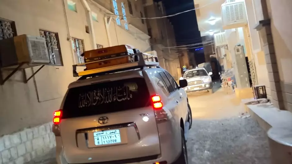 kartika putri dan suami antar anak ke pesantren © YouTube