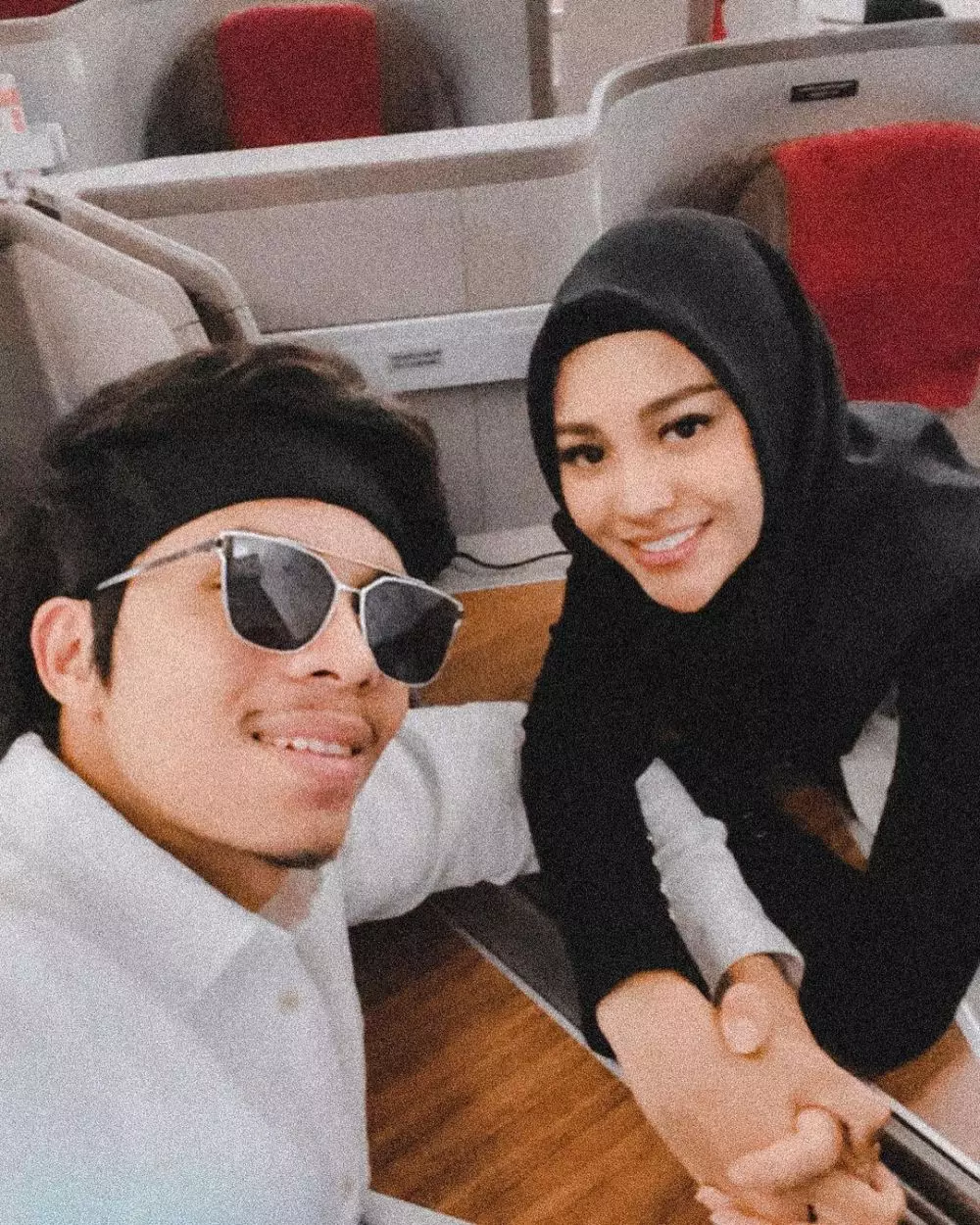 Aurel berhijab bulan madu © Instagram