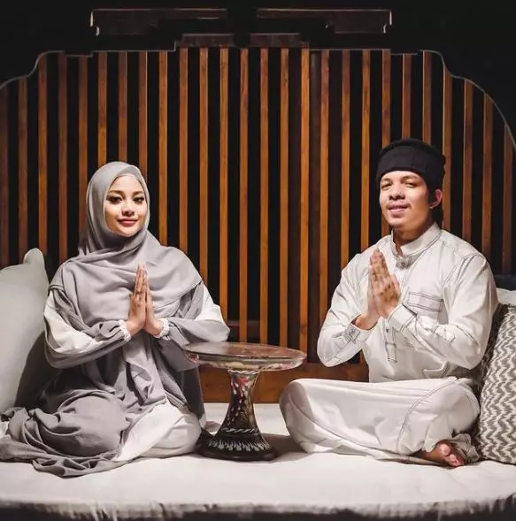 Aurel berhijab bulan madu © Instagram
