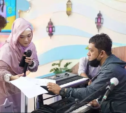 potret terbaru sulis cinta rasul Berbagai sumber
