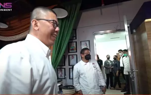 Momen tarawih Rieta Amilia dan Nagita Slavina © YouTube/Rans Entertainment Momen tarawih Rieta Amilia dan Nagita Slavina © YouTube/Rans Entertainment