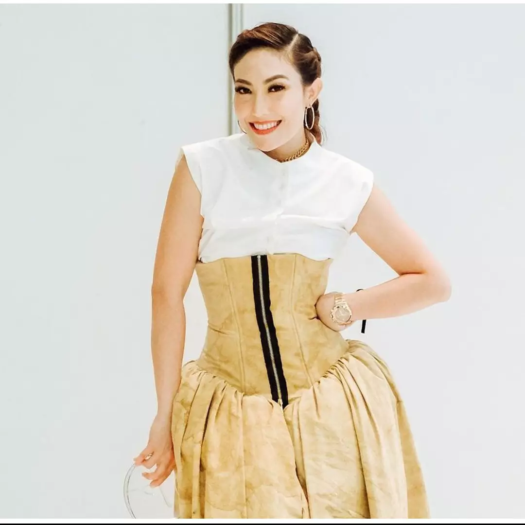 6 Penampakan dapur baru rumah Ayu Dewi, serba pink