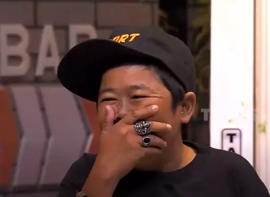 momen pertemuan Adul dan Kiky Saputri © YouTube/TRANS7 OFFICIAL