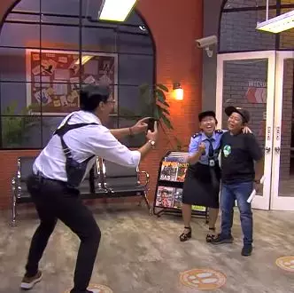 momen pertemuan Adul dan Kiky Saputri © YouTube/TRANS7 OFFICIAL