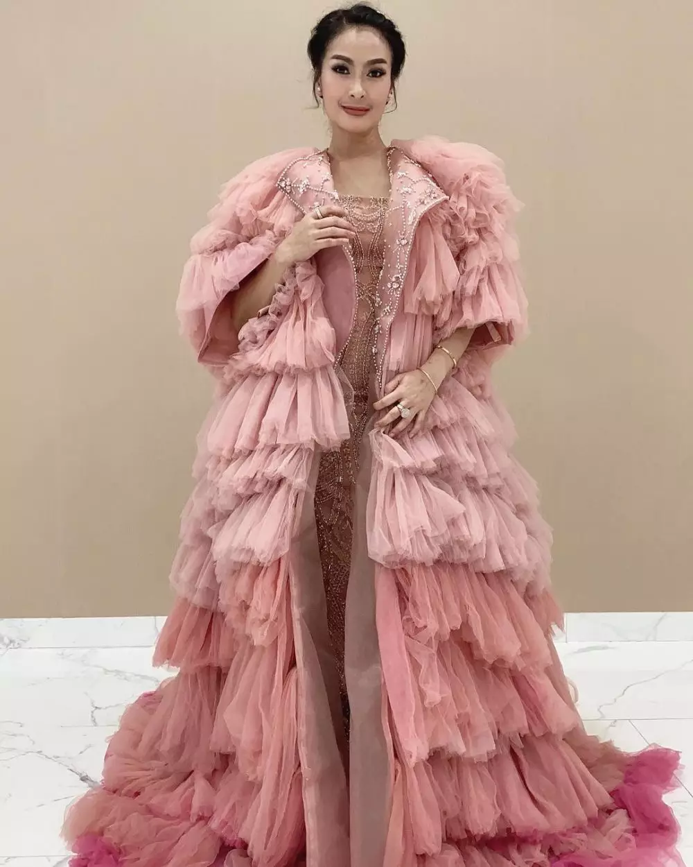 Gaya panggung Iis Dahlia Instagram/@isdadahlia