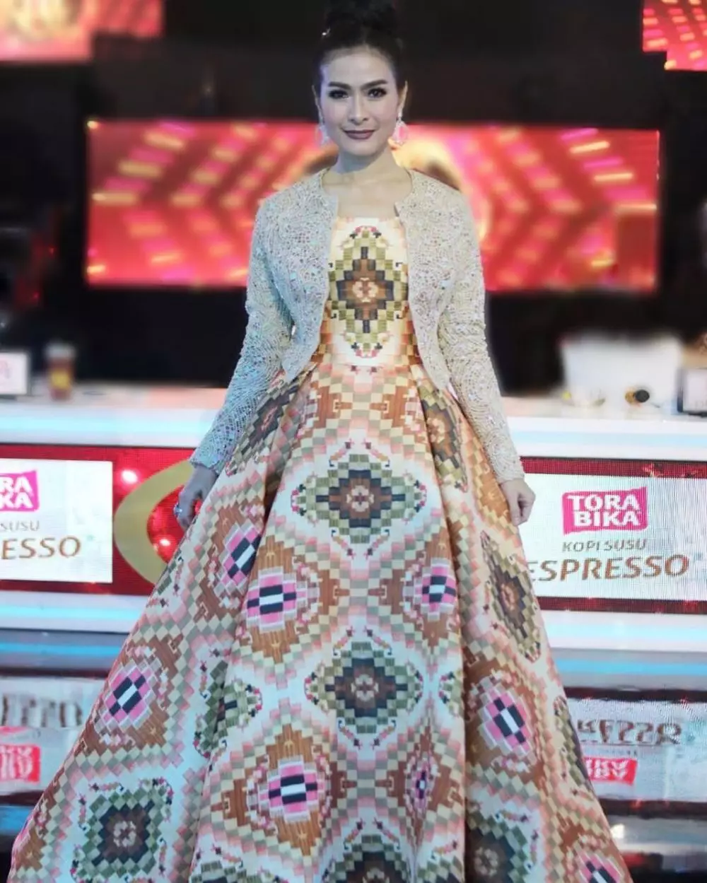 Gaya panggung Iis Dahlia Instagram/@isdadahlia