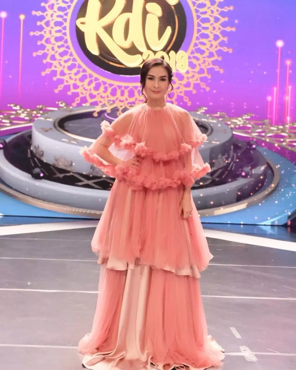 Gaya panggung Iis Dahlia Instagram/@isdadahlia