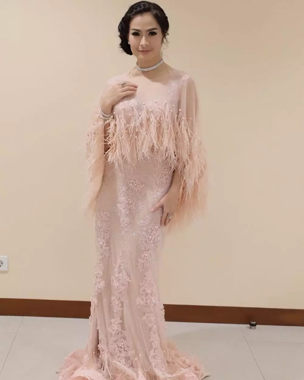 Gaya panggung Iis Dahlia Instagram/@isdadahlia