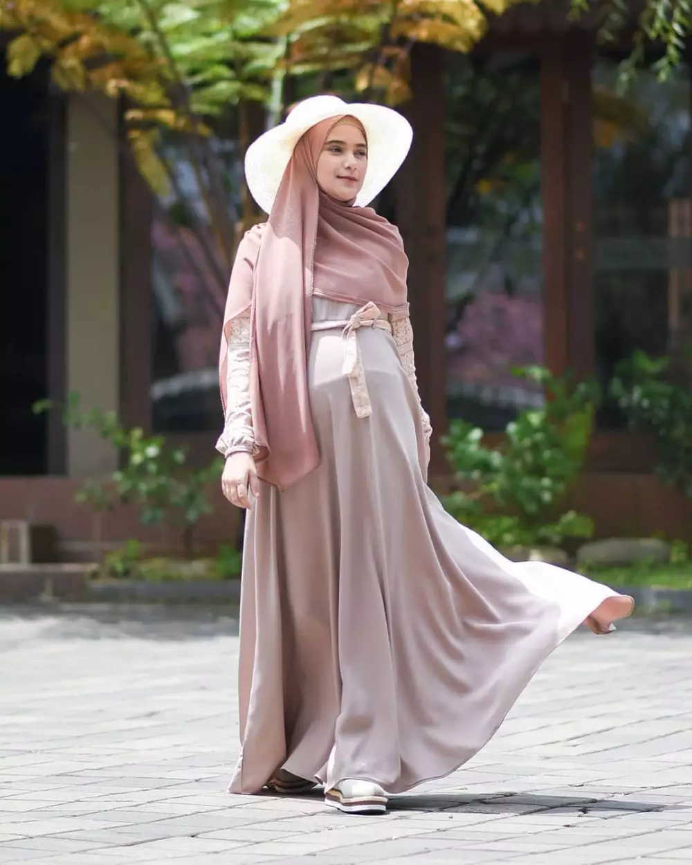 Seleb terkena Covid-19 saat hamil © berbagai sumber Seleb terkena Covid-19 saat hamil © berbagai sumber