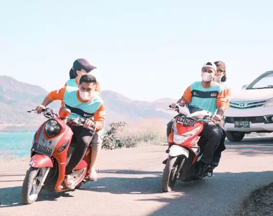 awkarin volunteer penyintas banjir NTT   © 2021 brilio.net