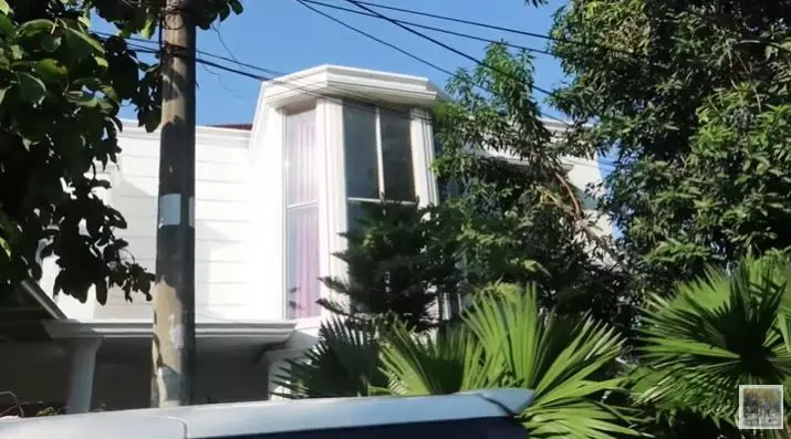 rumah ibunda Zaskia Sungkar © YouTube