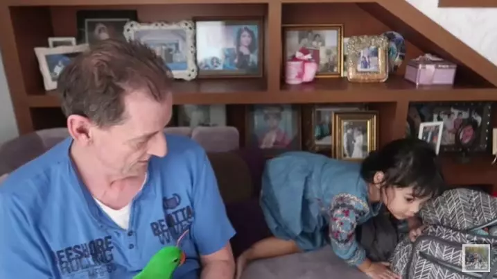 rumah ibunda Zaskia Sungkar © YouTube