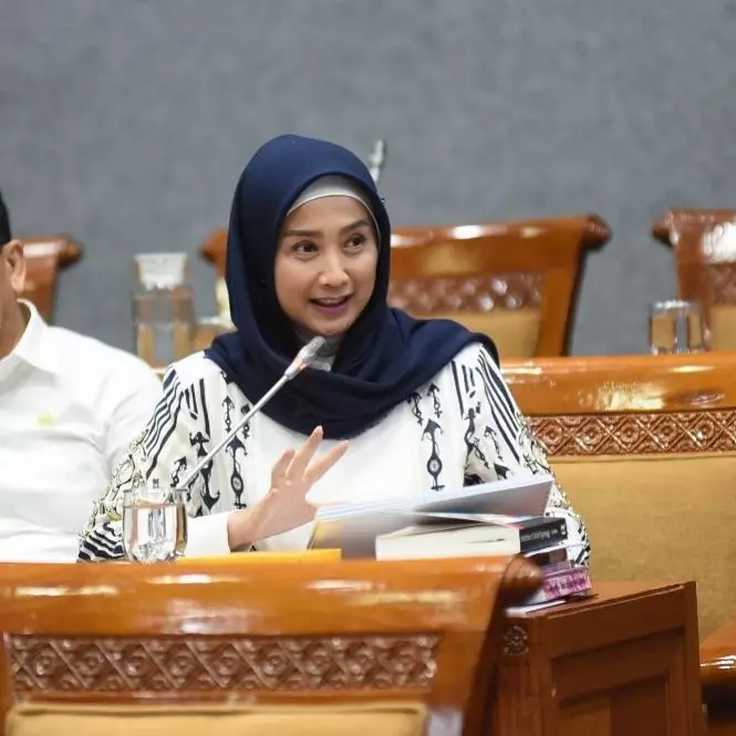 beda gaya seleb saat menjabat anggota dpr © instagram beda gaya seleb saat menjabat anggota dpr © instagram