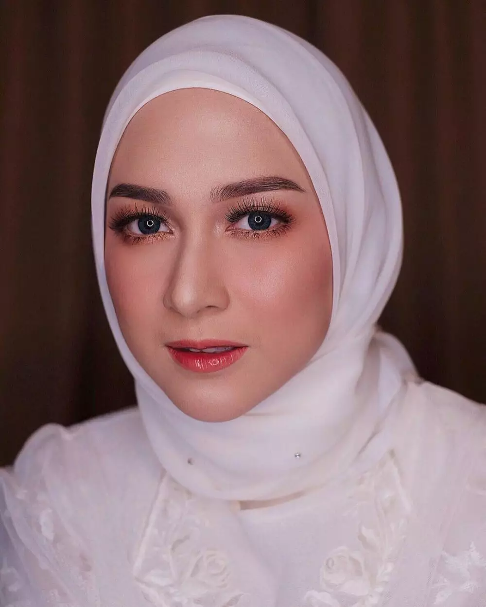 Potret Nina Zatulini bermakeup tebal © 2021 brilio.net Potret Nina Zatulini bermakeup tebal © 2021 brilio.net