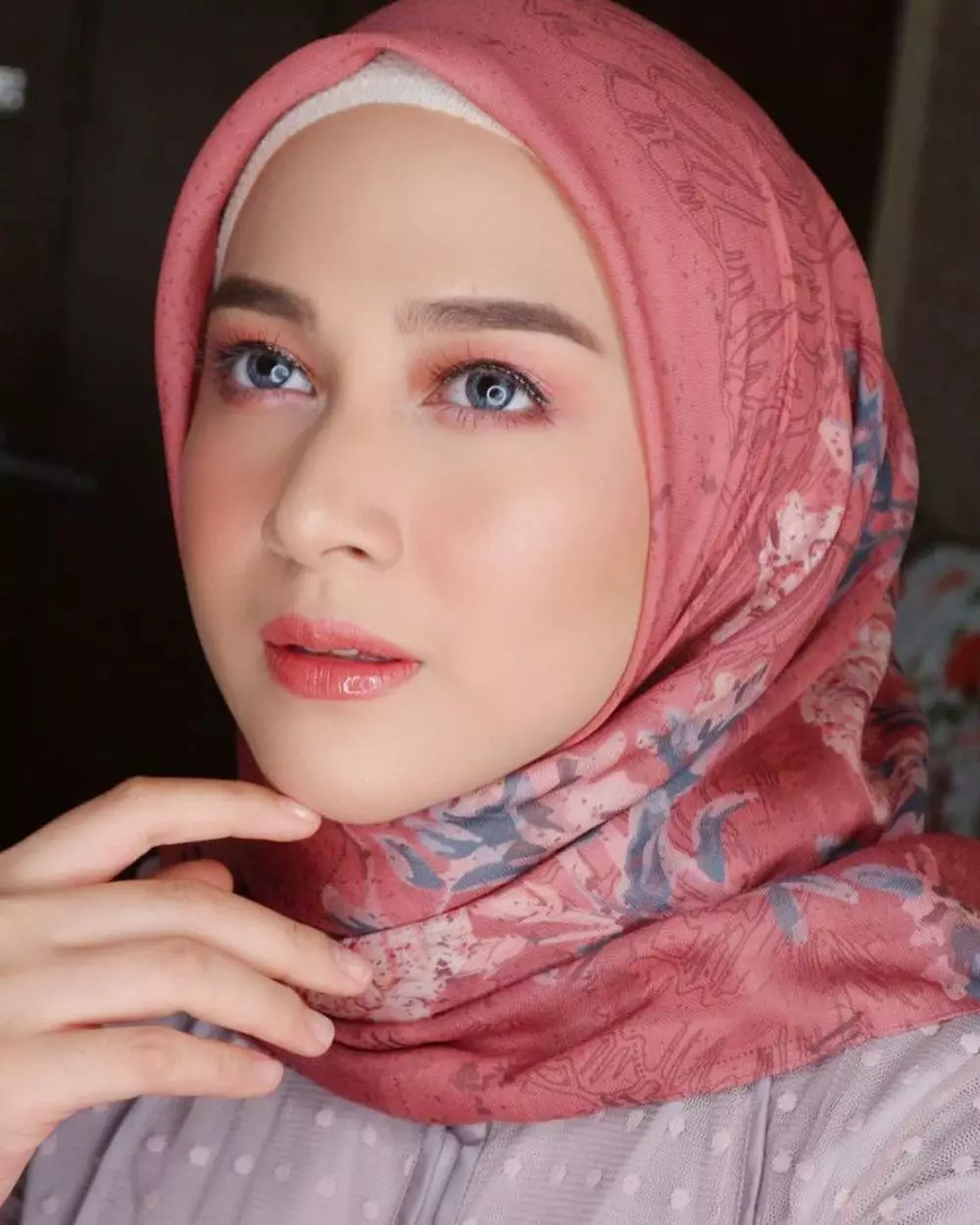 Potret Nina Zatulini bermakeup tebal © 2021 brilio.net Potret Nina Zatulini bermakeup tebal © 2021 brilio.net