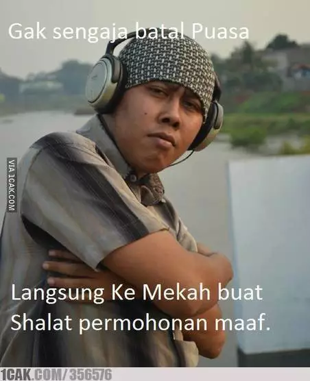 Meme lucu batal puasa © berbagai sumber Meme lucu batal puasa © berbagai sumber