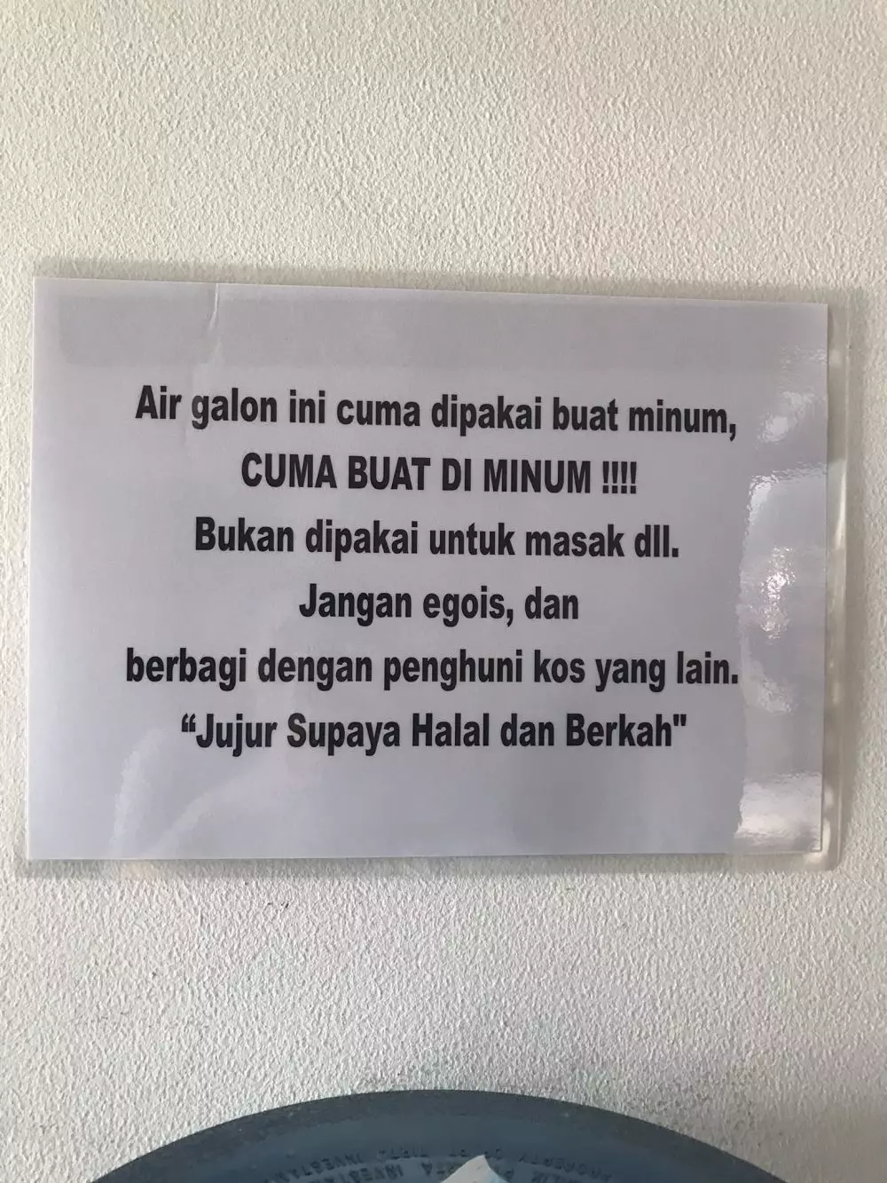 Pengumuman soal fasilitas kos © berbagai sumber