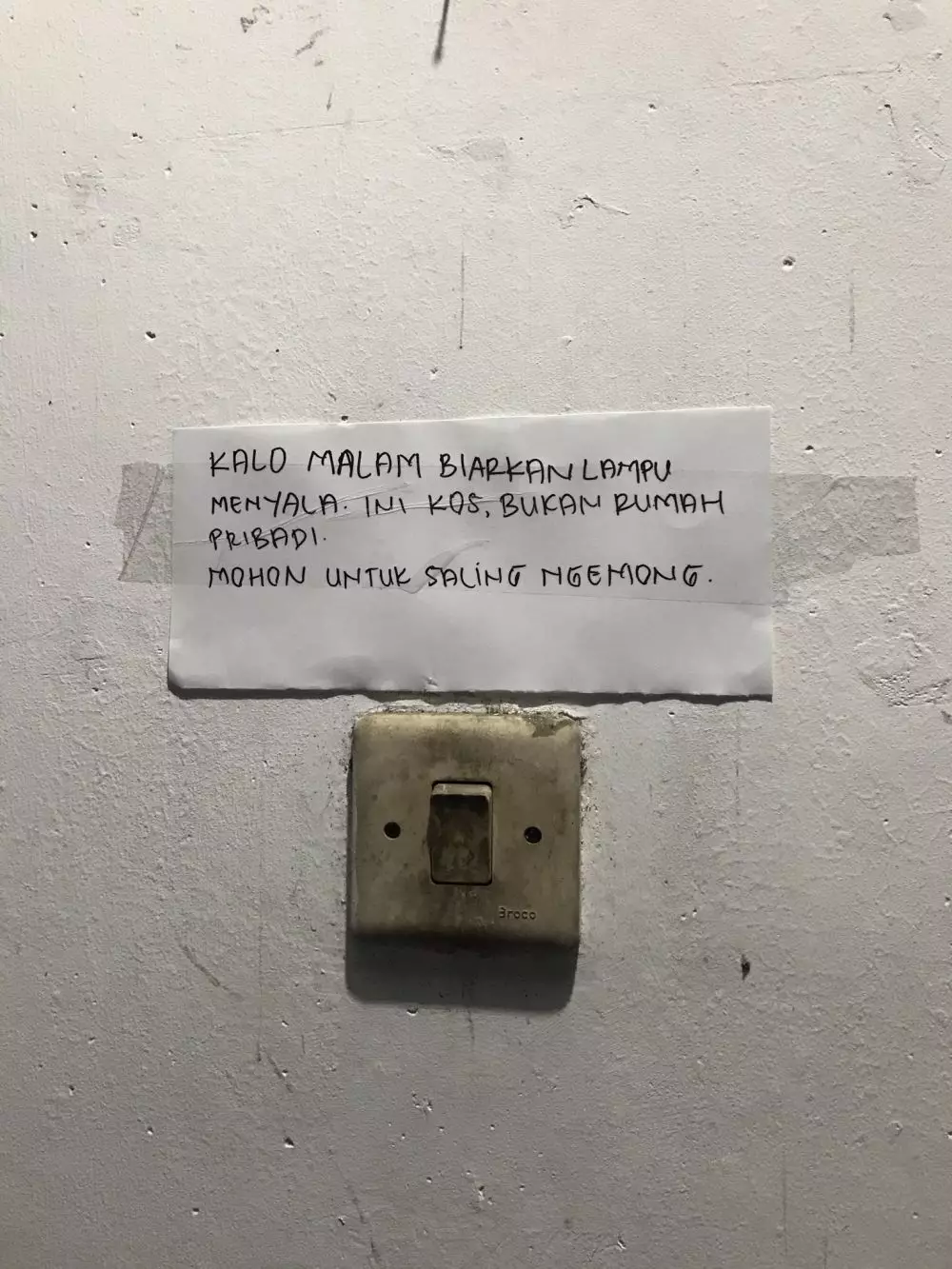 Pengumuman soal fasilitas kos © berbagai sumber