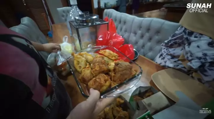 takjil 7 seleb © 2021 brilio.net takjil 7 seleb © 2021 brilio.net