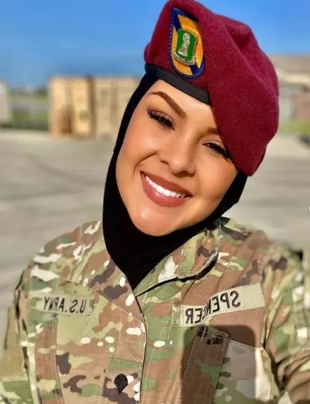 Savannah Spencer wanita hijab cetak rekor Instagram