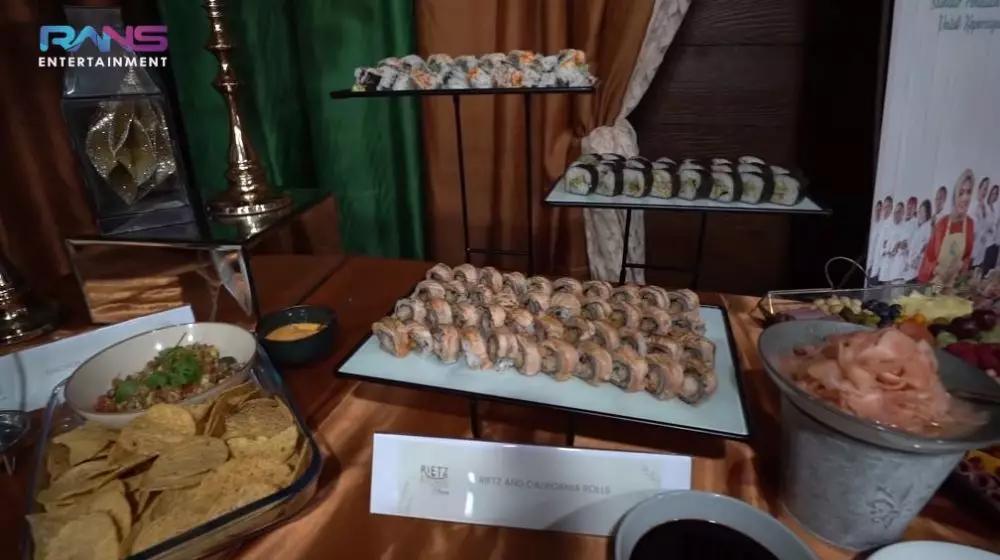 buka puasa Rieta Amilia © YouTube