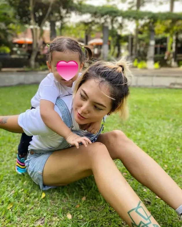 kehangatan poppy sovia dengan sang  anak Berbagai sumber kehangatan poppy sovia dengan sang  anak Berbagai sumber