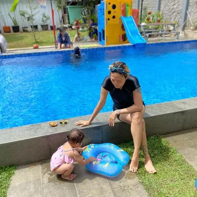 kehangatan poppy sovia dengan sang  anak Berbagai sumber kehangatan poppy sovia dengan sang  anak Berbagai sumber