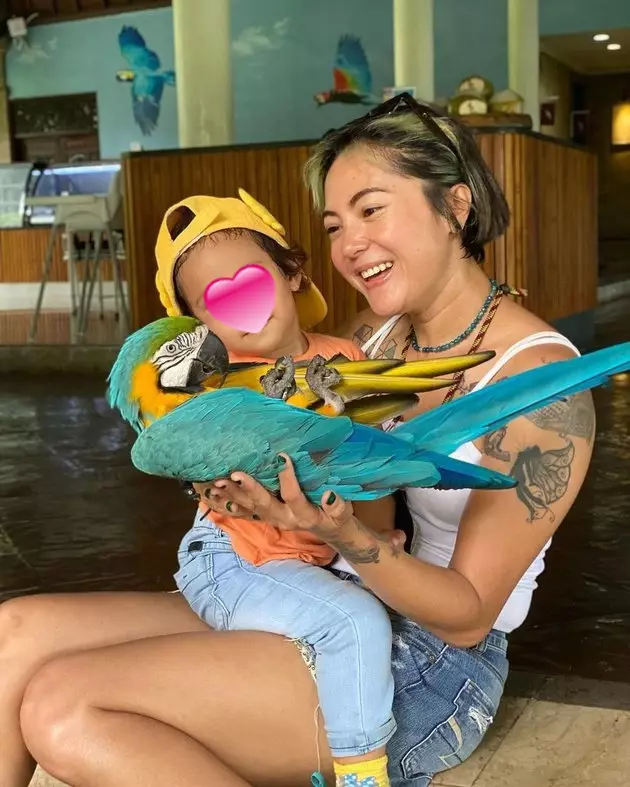 kehangatan poppy sovia dengan sang  anak Berbagai sumber kehangatan poppy sovia dengan sang  anak Berbagai sumber