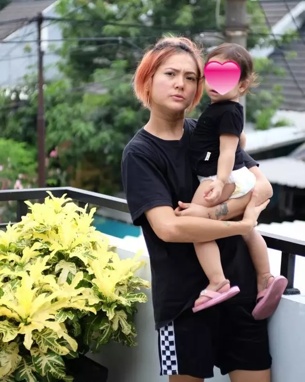 kehangatan poppy sovia dengan sang  anak Berbagai sumber kehangatan poppy sovia dengan sang  anak Berbagai sumber