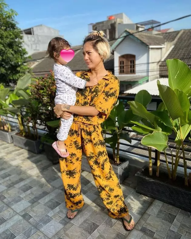 kehangatan poppy sovia dengan sang  anak Berbagai sumber kehangatan poppy sovia dengan sang  anak Berbagai sumber