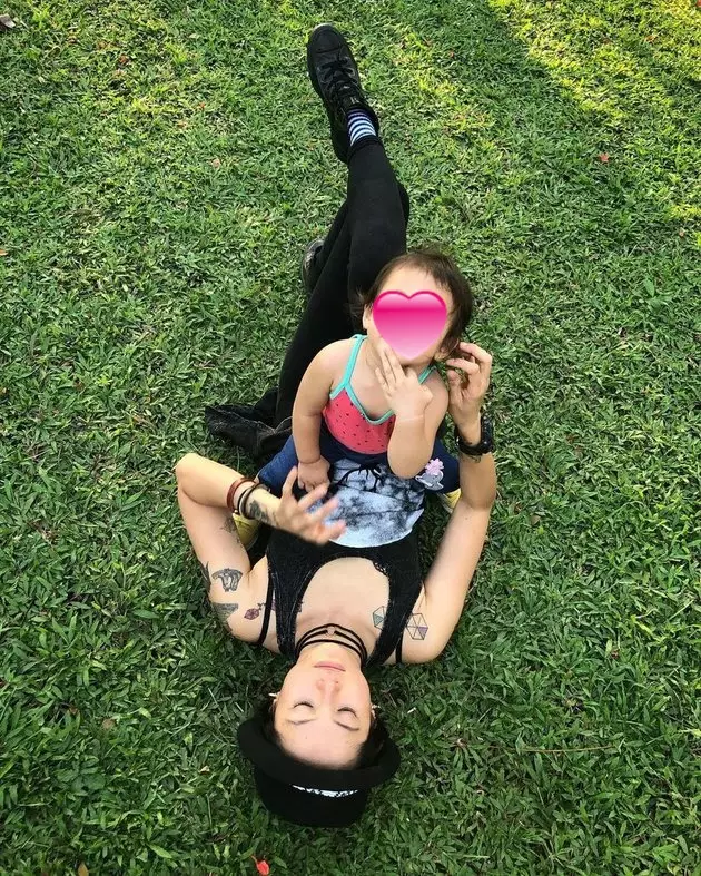 kehangatan poppy sovia dengan sang  anak Berbagai sumber kehangatan poppy sovia dengan sang  anak Berbagai sumber