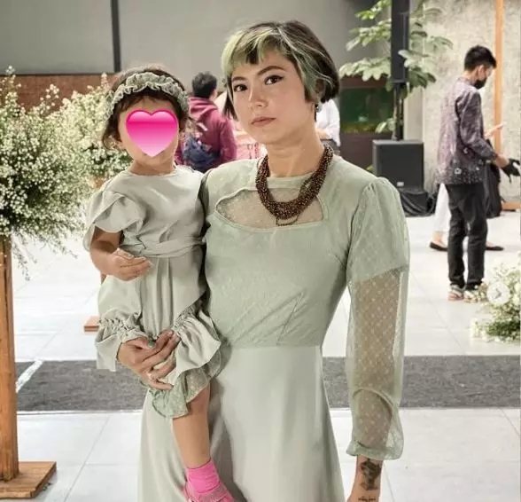 kehangatan poppy sovia dengan sang  anak Berbagai sumber kehangatan poppy sovia dengan sang  anak Berbagai sumber