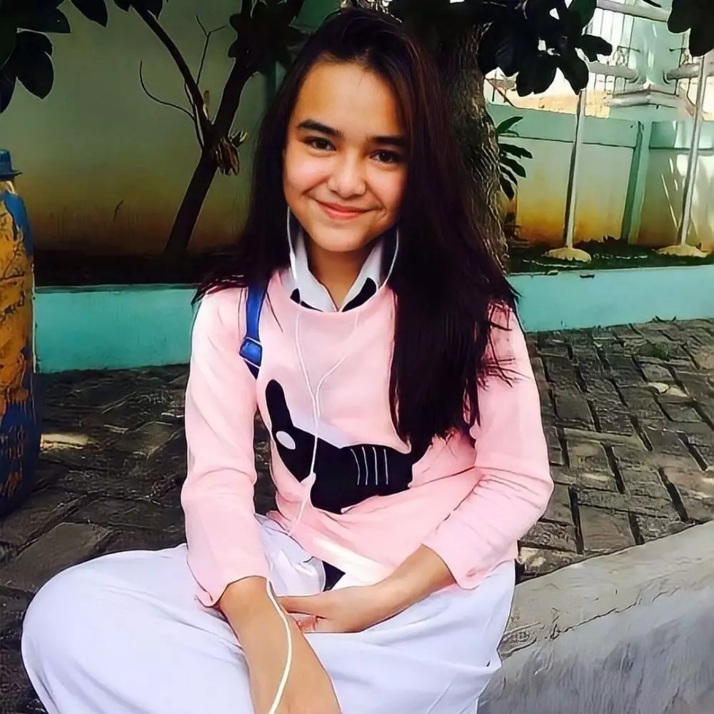 potret lawas pesinetron cantik saat sekolah © berbagai sumber
