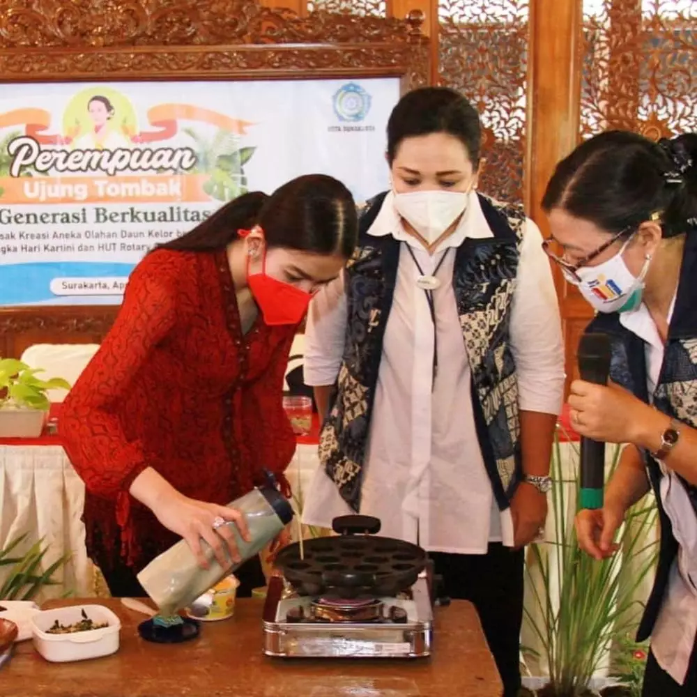 Potret Selvi Ananda saat blusukan Instagram