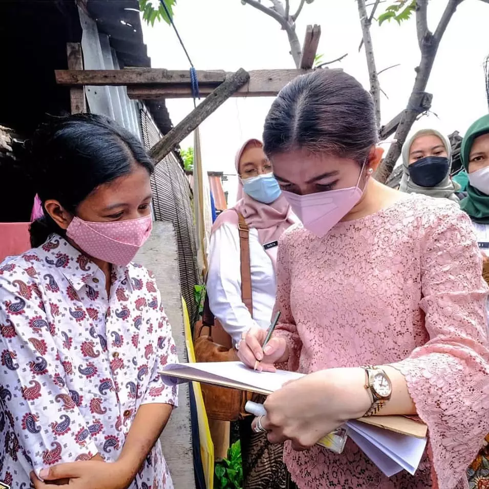 Potret Selvi Ananda saat blusukan Instagram