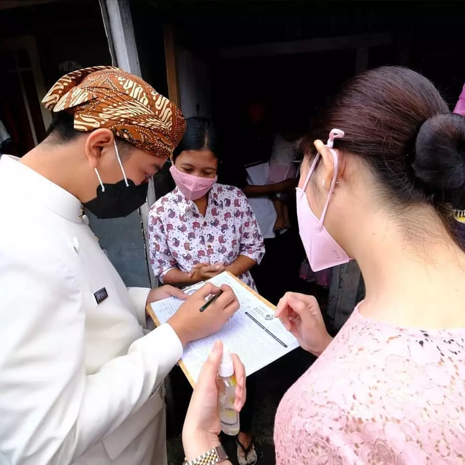 Potret Selvi Ananda saat blusukan Instagram