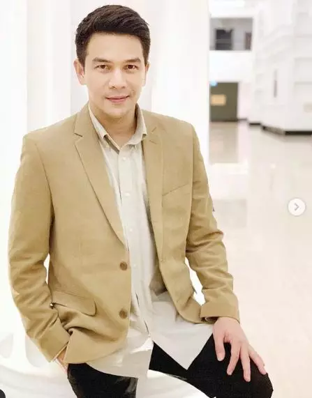 potret Jonathan Frizzy tampak menawan © Instagram/@ijonkfrizzy