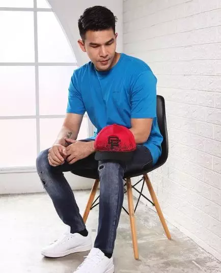 potret Jonathan Frizzy tampak menawan © Instagram/@ijonkfrizzy