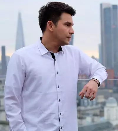 potret Jonathan Frizzy tampak menawan © Instagram/@ijonkfrizzy