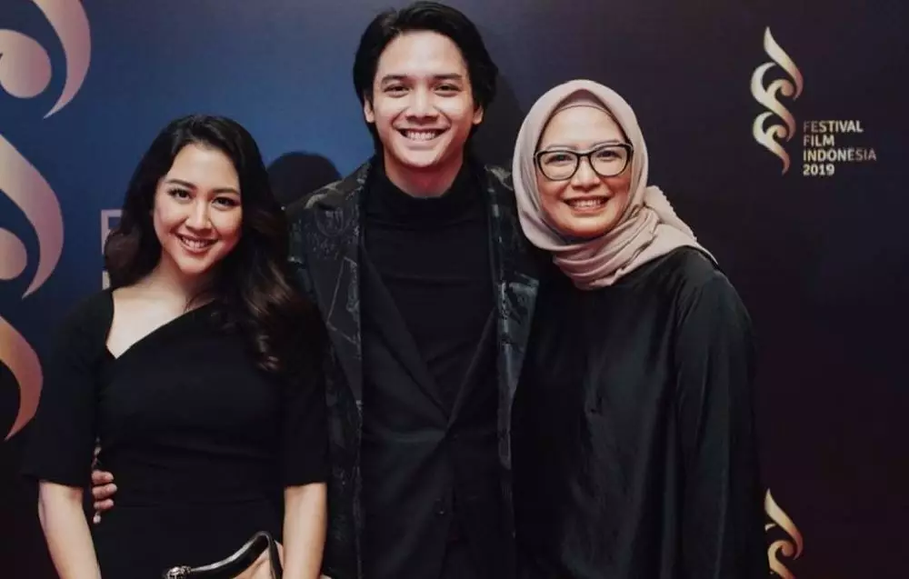 kedekatan penyanyi dan ibu mertua © instagram