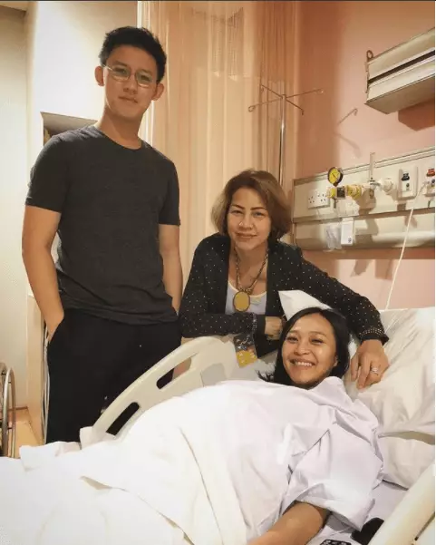 kedekatan penyanyi dan ibu mertua © instagram