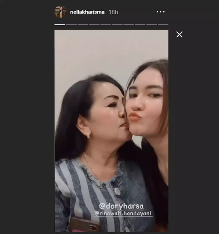 kedekatan penyanyi dan ibu mertua © instagram